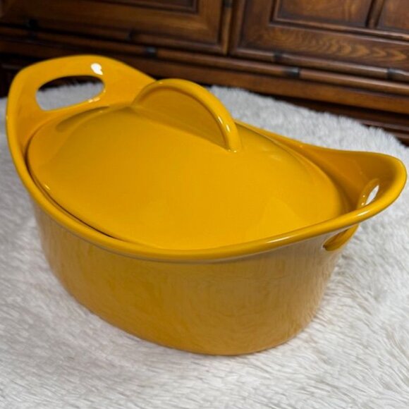 NWOT Racheal Ray Yellow 2.75qt Round Handled Baking Dish with Lid - Picture 12 of 12